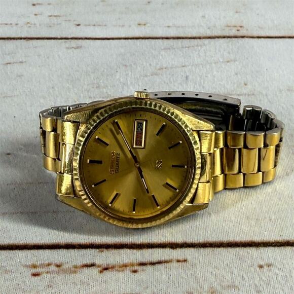 Seiko Other - Vintage Seiko Men's Quartz Watch Gold Dial Day-Date Display 36mm